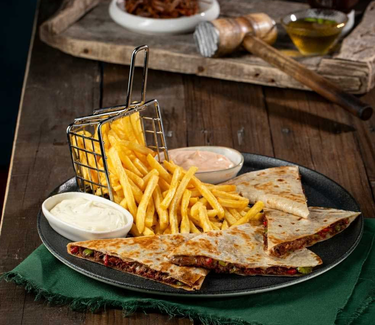 BBQ SOSLU TİFTİKLİ QUESADİLLA