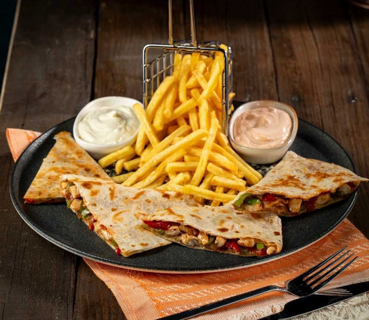 TAVUKLU QUESADİLLA