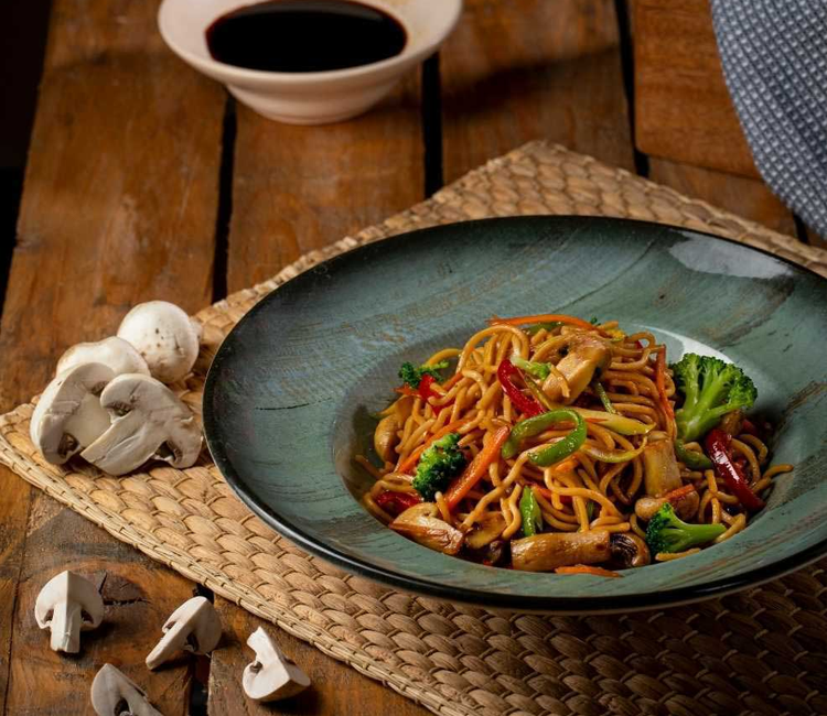 NOODLES MAKARNA SEBZELİ
