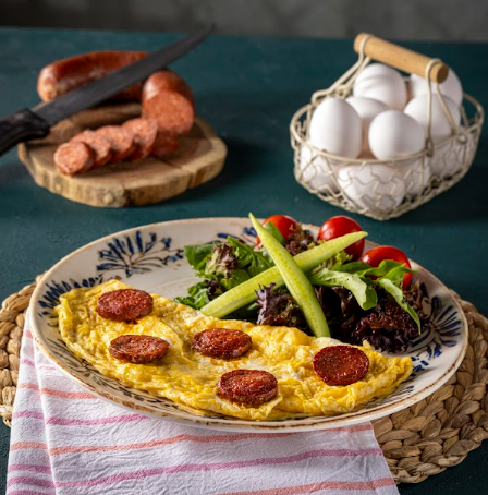 SUCUKLU KAŞARLI OMLET